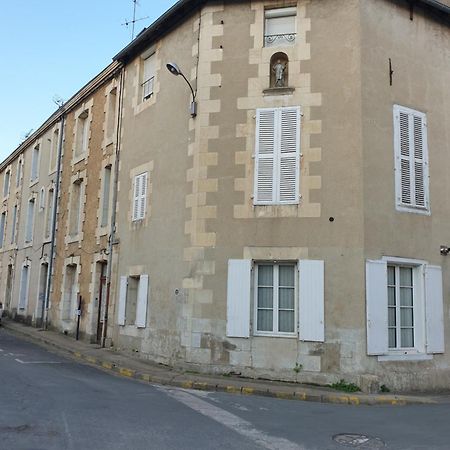 Studio Simplicien *Cosy* Plein Centre Ville De Poitiers *Tv* Wifi *Cafe* ภายนอก รูปภาพ